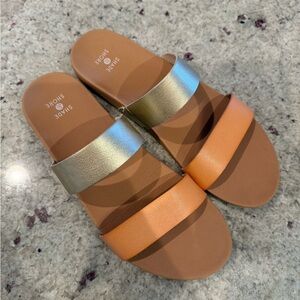 Shade & Shore Women's Gold and Tan Sandals